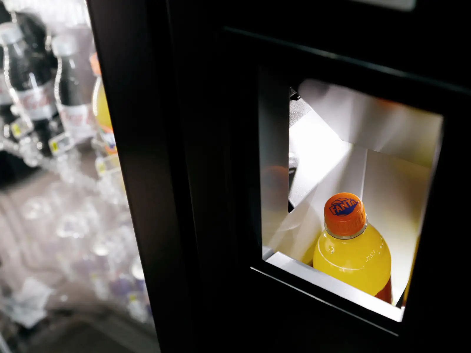 SP60 Snackautomat Getränkeausgabe SP60 Snackautomat Getränkeausgabe