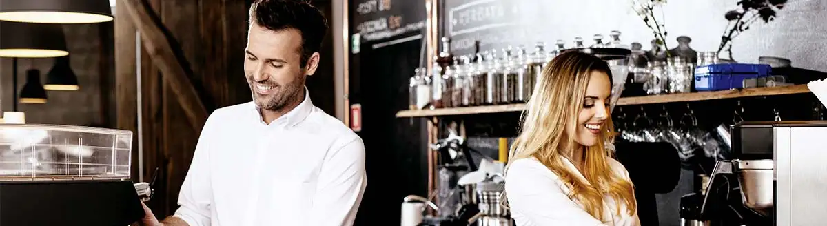 Kaffeetheke mann und frau Kaffeetheke mann und frau